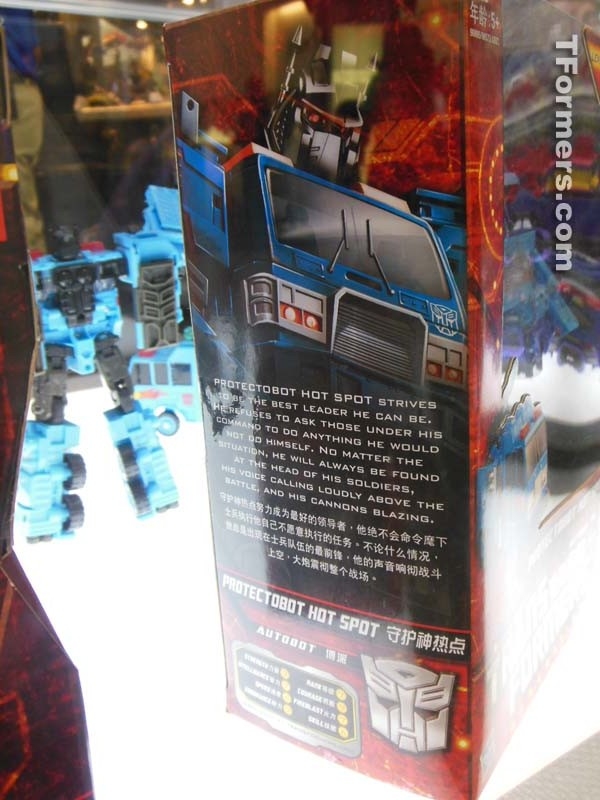 Sdcc 2012 Toys R Us Transformers Generations Asia Exclusive Protectobot Hot Spot  (72 of 141)